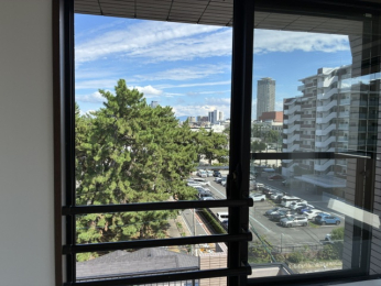 �����������s���ǋ搼�V7���ڂ̒��Ã}���V�����̏Z�˂���̒��]�ʐ^